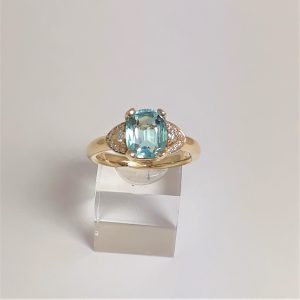 Кольцо из золота с аквамарином и бриллиантами
