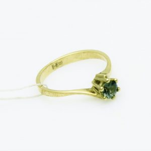 Кольцо из золота с зеленым сапфиром