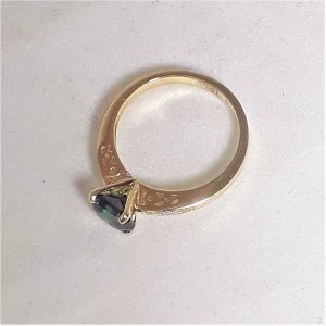 Кольцо из золота с муассанитом и бриллиантами